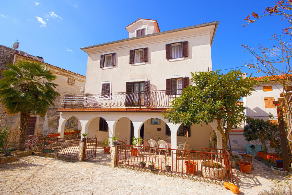 Guest House Robert I Mirna Bale Ngoại thất bức ảnh