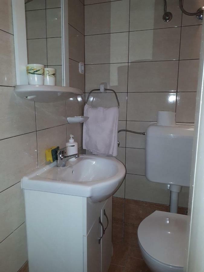 Guest House Robert I Mirna Bale Ngoại thất bức ảnh