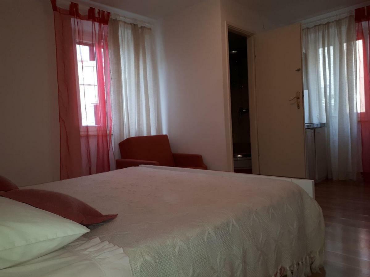 Guest House Robert I Mirna Bale Ngoại thất bức ảnh