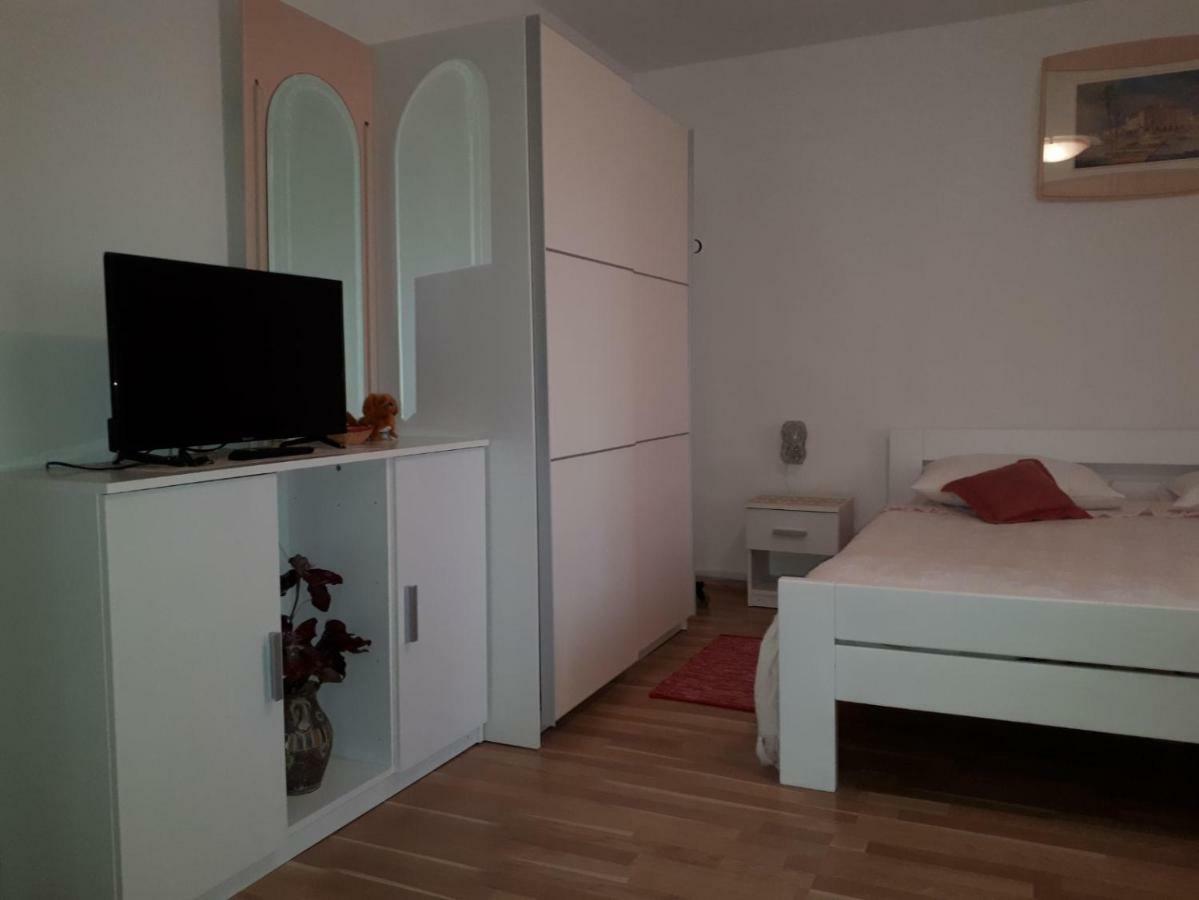 Guest House Robert I Mirna Bale Ngoại thất bức ảnh