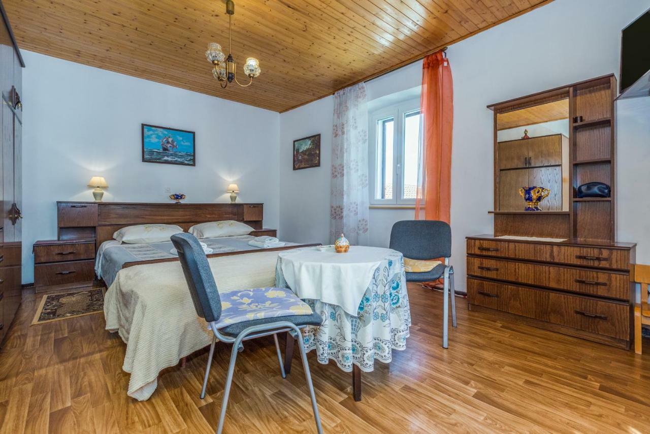 Guest House Robert I Mirna Bale Ngoại thất bức ảnh
