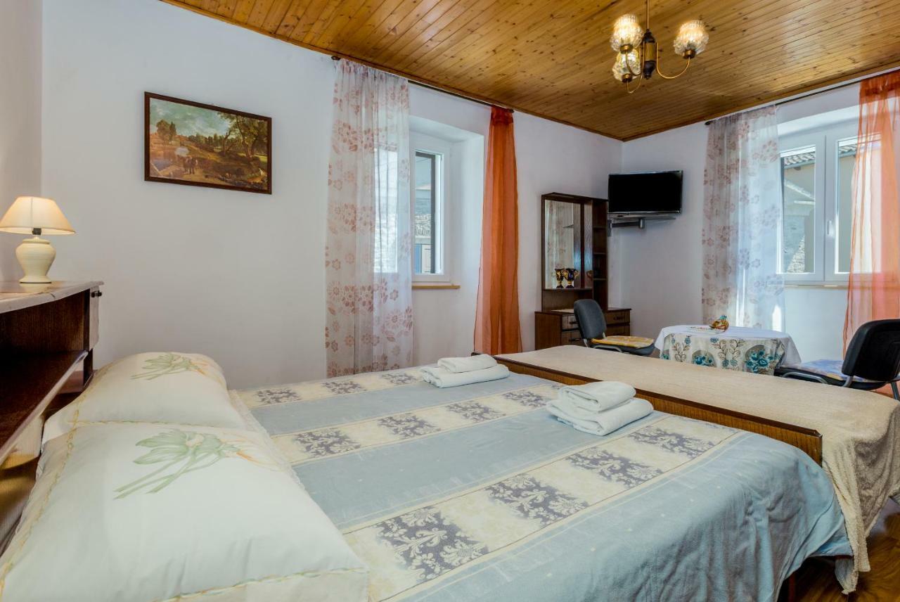Guest House Robert I Mirna Bale Ngoại thất bức ảnh